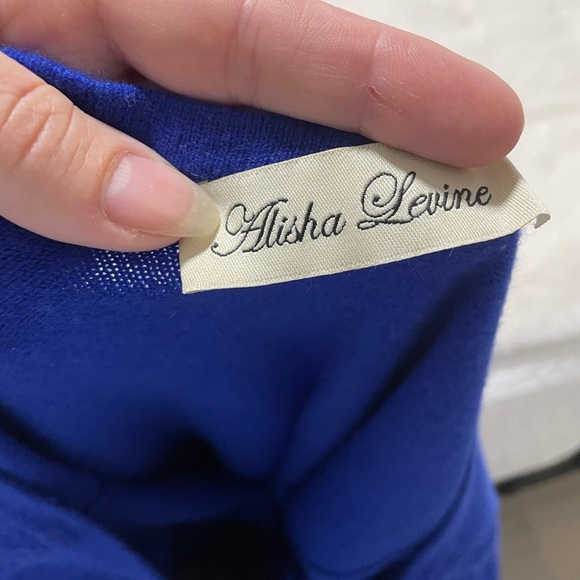 ALISHA LEVINE- cashmere open back tunic top with black bow accent - Picture 3 of 4